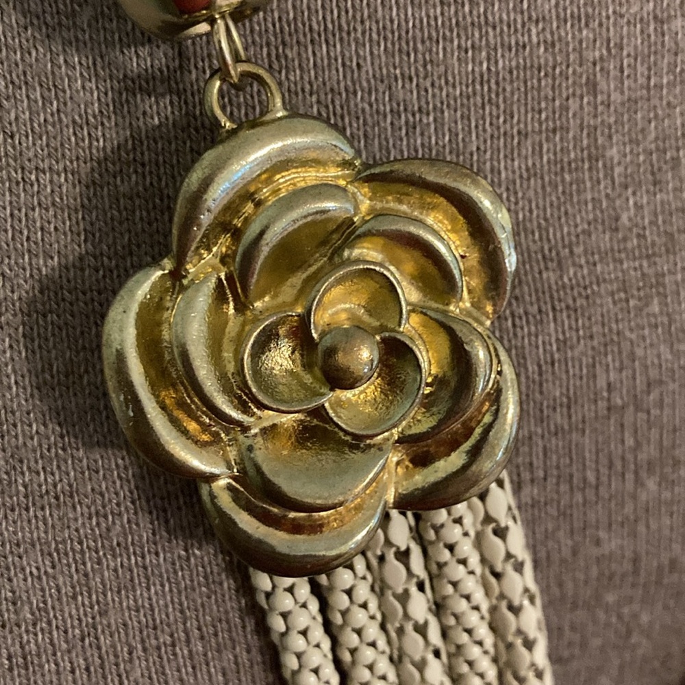 Chic Gold Rose Necklace Broken..Free. - Picture 5 of 10
